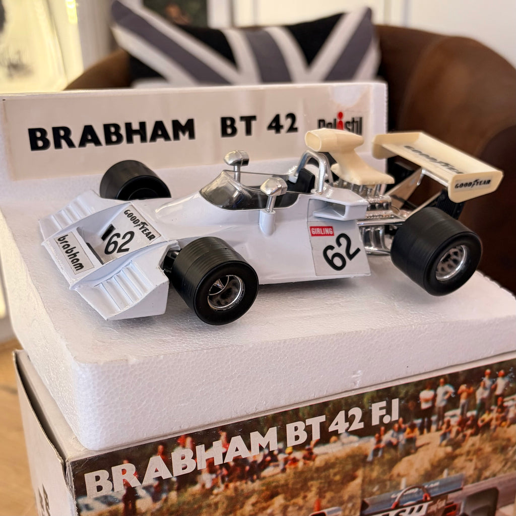 BRABHAM BT 42 F.1 de couleur blanche